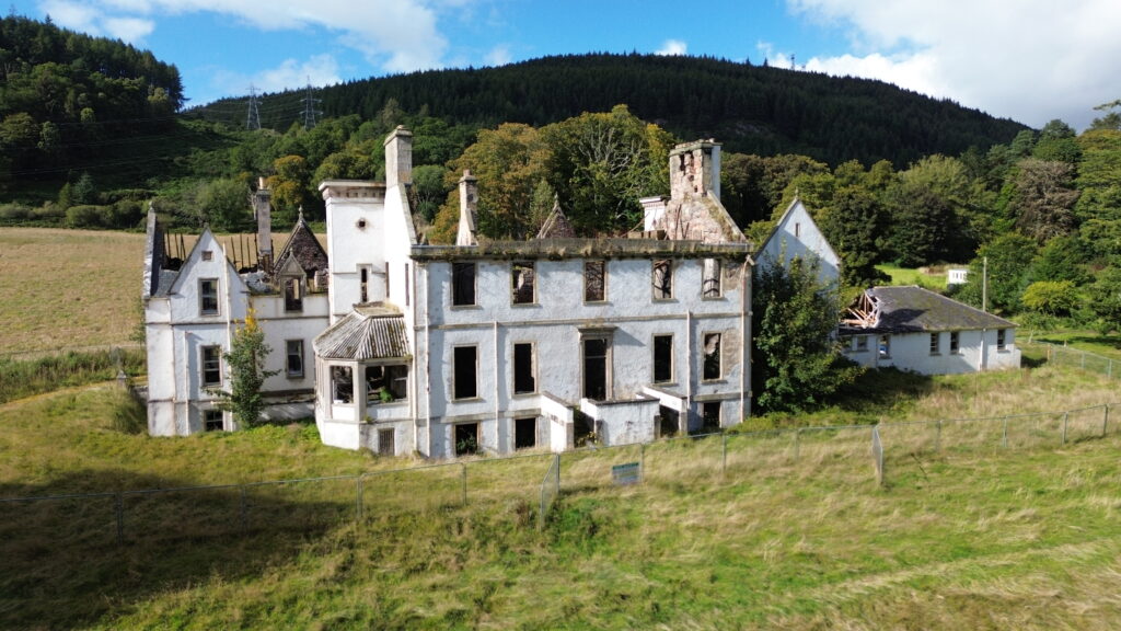 Dunain House, a substantial ‘C’ Listed stone building with redevelopment potential, in a prime location on the edge of Inverness, is set to go under the hammer in a live-streamed commercial property auction on 17th October at 2:30pm with a guide price of £295,000.